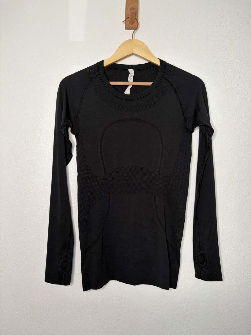 Lululemon Black Swiftly Long Sleeve Shirt Size 6